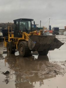 Погрузчик LiuGong для помощи в погрузки мусора и сдачи в аренду